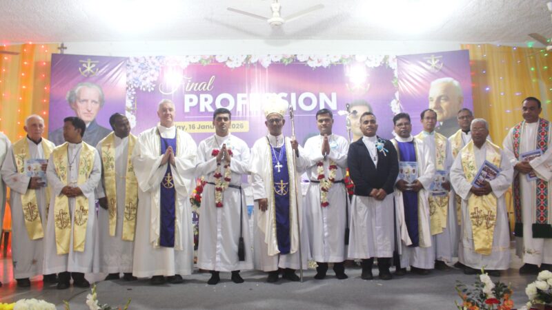 পবিত্র ক্রুশ ব্রাদার সমাজে আজীবন সন্ন্যাসব্রত গ্রহণ অনুষ্ঠান