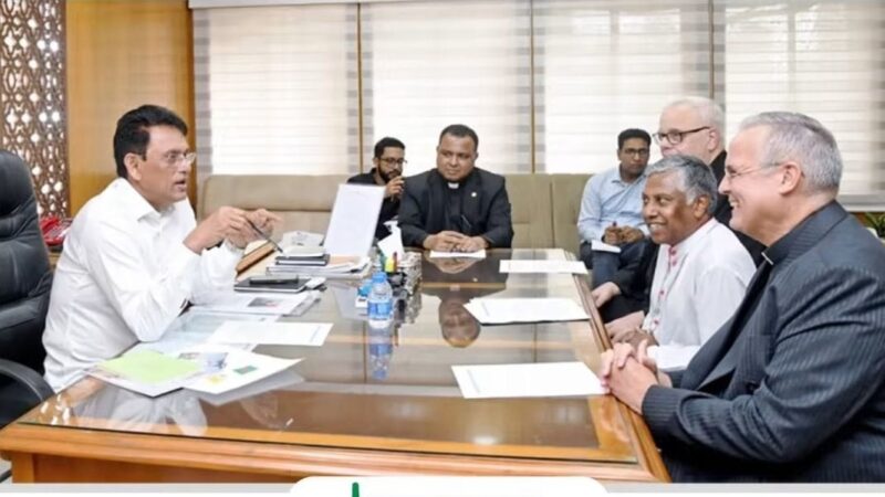 শিক্ষামন্ত্রীর সাথে বাংলাদেশে নিযুক্ত পোপ মহোদয়ের প্রতিনিধি ও তার দলের সাক্ষাৎ